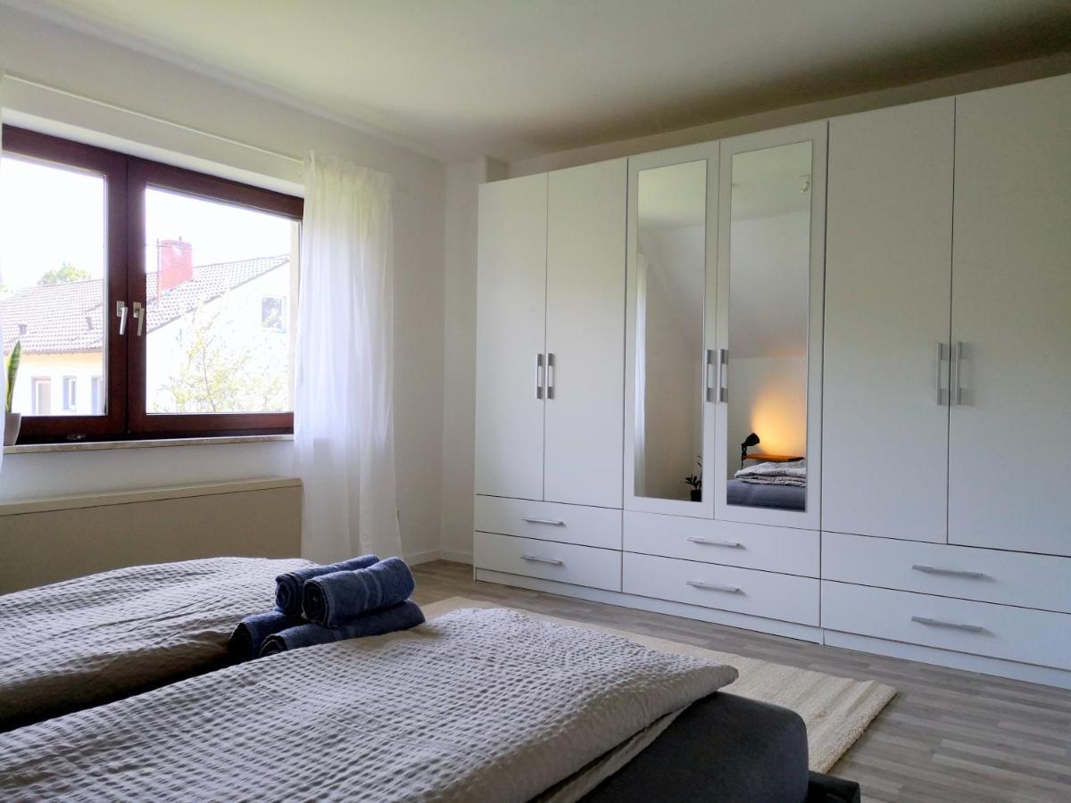 Family-Apartment Mit Balkon, Kueche, Parkplatz & Waschmaschine Offenburg Bagian luar foto